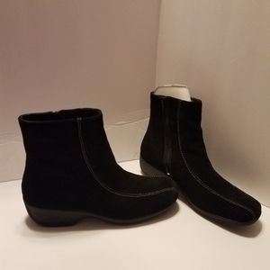 Clarks Ashlyn black suede boots 8 1/2 W